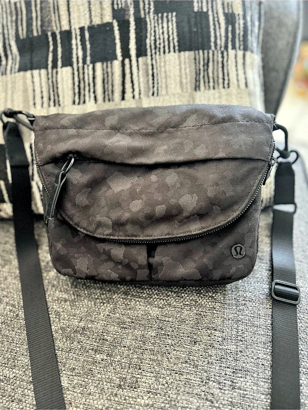 lululemon All Night Festival Bag 5L Crossbody Bag in Black Camo
